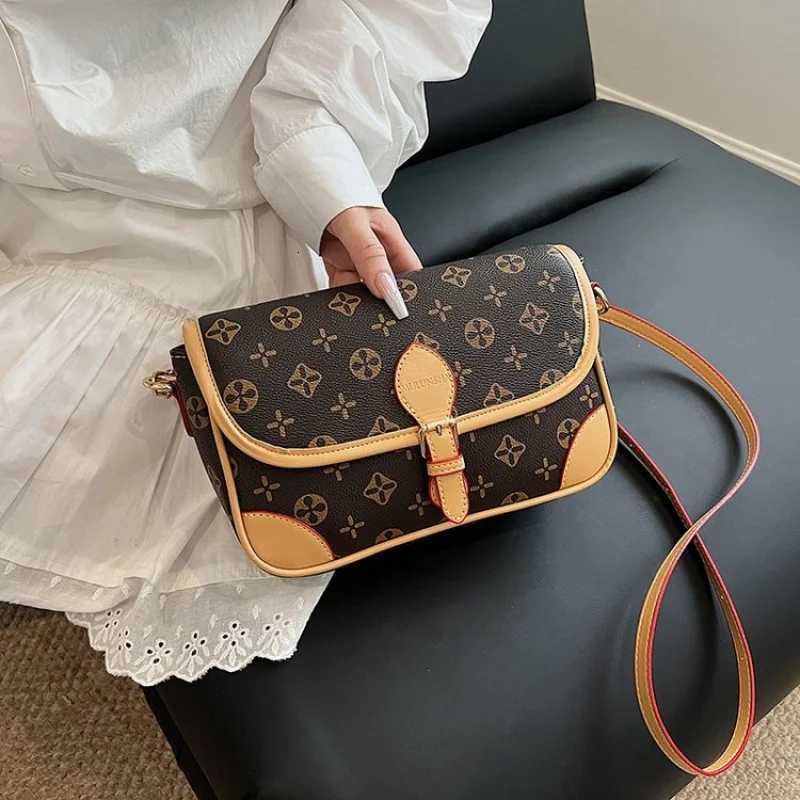 Elegant Ladies Messenger Bag Made Of Fine Leather Boasting Trendy Commuter Design And High-End LookW251119