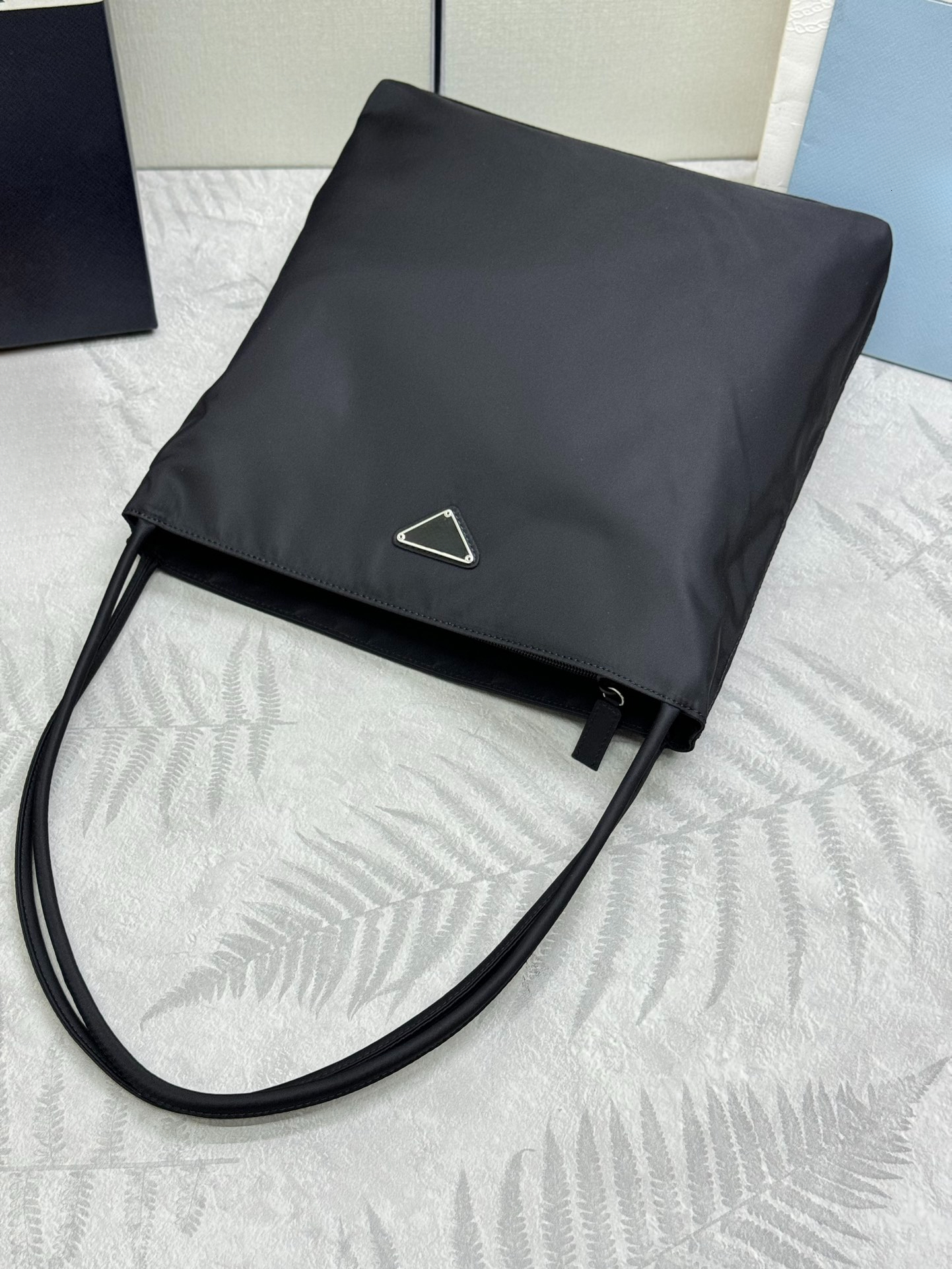 Free shipping designer Women 2025 New Style High-end Simple Elegant Handbag Daily Commute Crossbody Small Square tt bag
