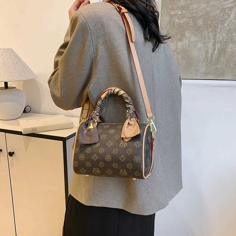 Luxury Designer Leather Crossbody Bag For Women Elegant Shoulder Handbag Ladies Tote Messenger Bag Classic StylishW251119