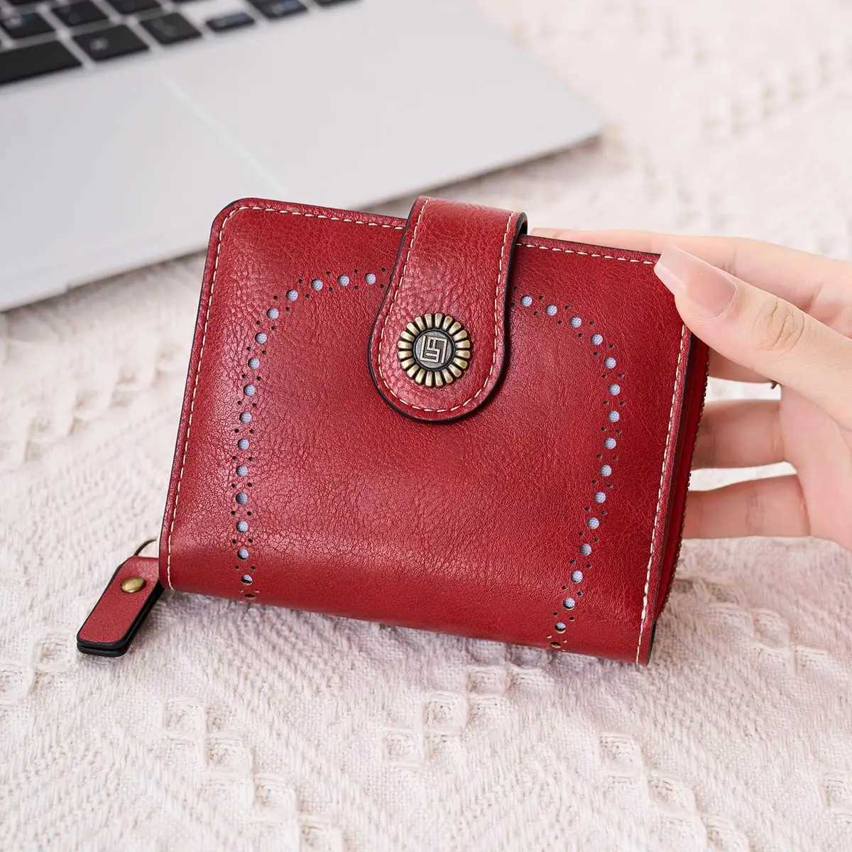 Retro Hollow-Out Short Purse for Women Multi-Card Zipper Wallet Europe and America Fashion NewT251119
