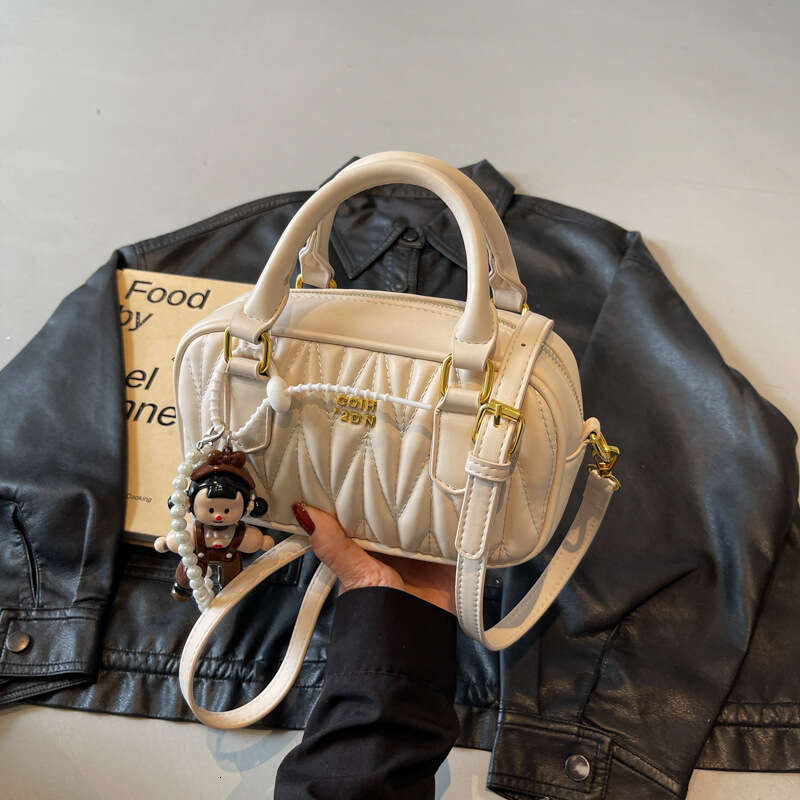 2025 new letter Korean version milk cute color series fashionable pleated diamond grid hand-held small square versatile shoulder bag