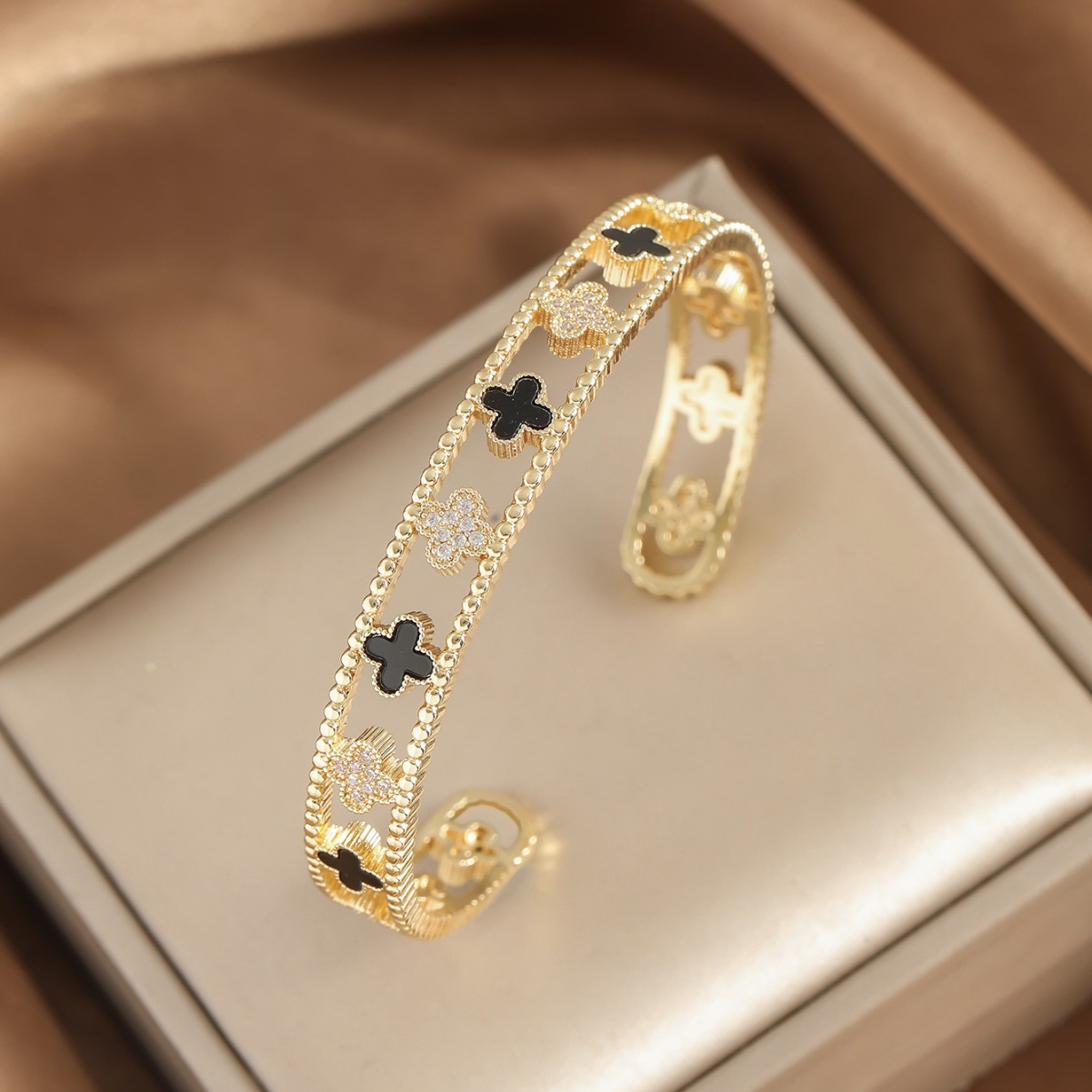 Jewellery Bracelet Rose Gold Plated Delicate Crystal Open Heart Eternal Knot Adjustable for Romantic Anniversary Birthday Party Gift High Quality Text