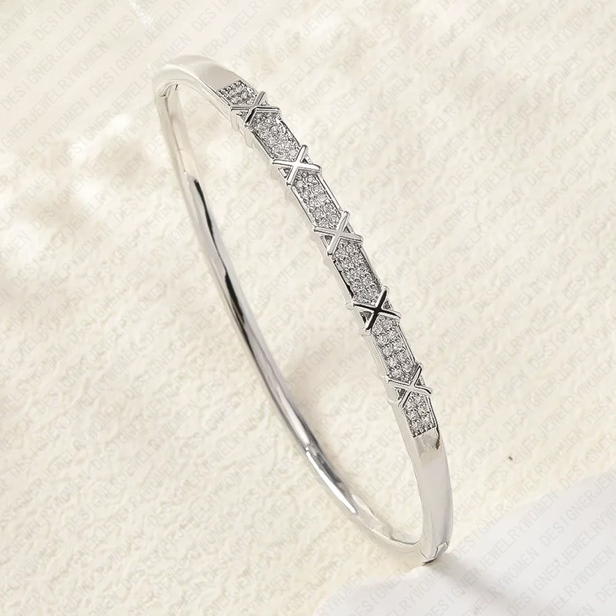Designer Bracelet Bracelet for Women Full Pave Bangle Diamond Bangles Letter Open Bangles Luxury Jewlery Designer for Women Elegant Timeless Sparkling