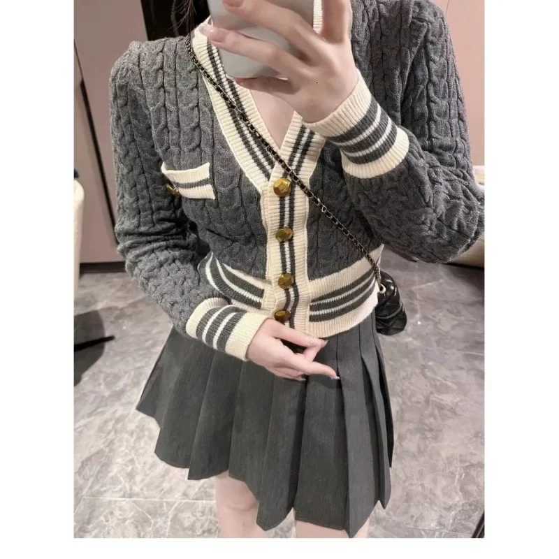Slim Fit V-Neck Knitted Sweater Womens Fashion Twist Metal Button Cardigan Autumn New Arrival Color Block Knitwear Top H251119