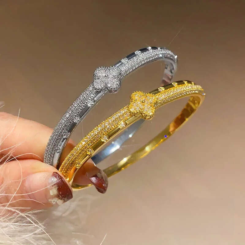 designer bracelet women Luxury jewelry designer gold silver moissanite lucky flower inlaid zirconium bracelet fashionable versatile high-end daily par - view 1