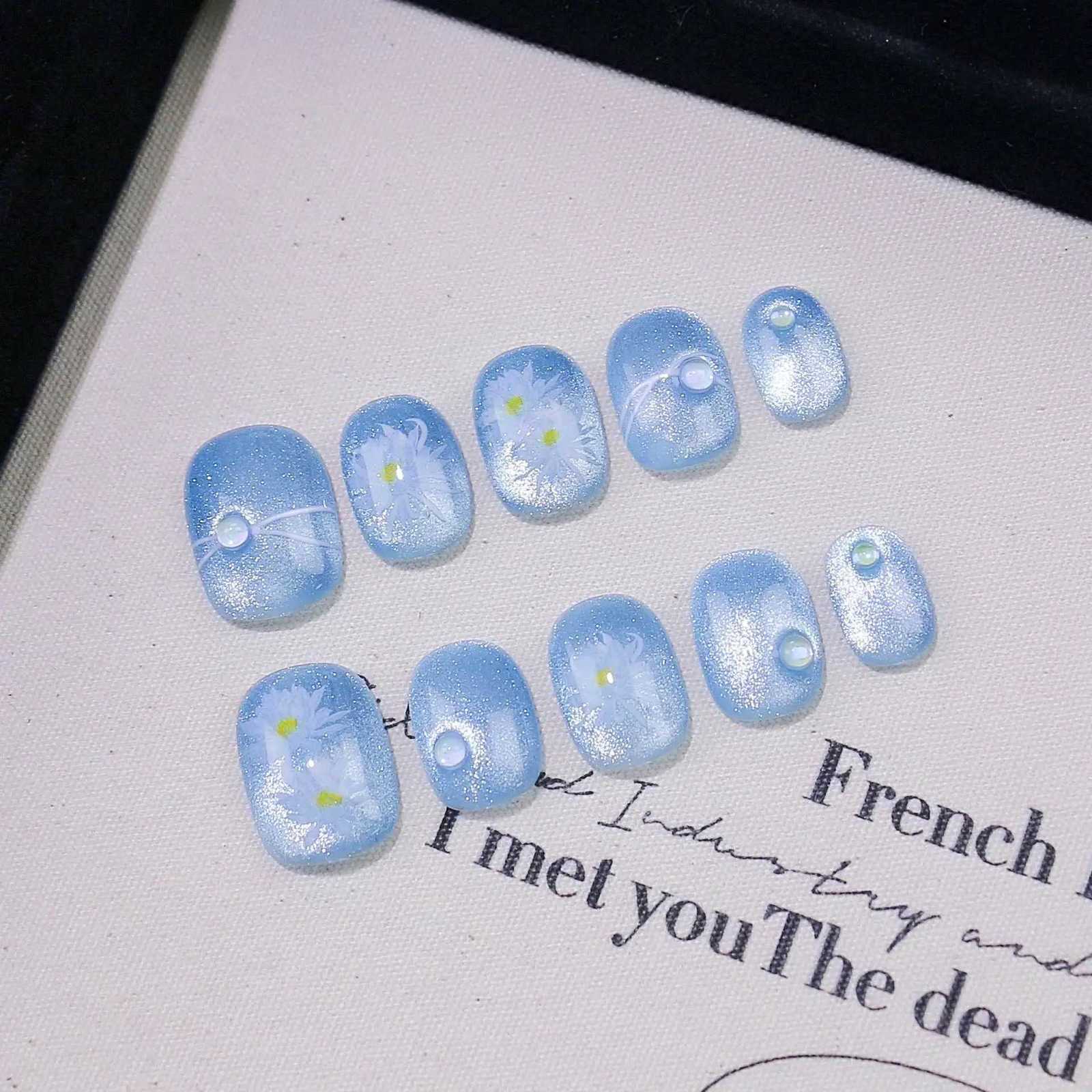 10pcs Handmade Press-On Nails-Blue Cat Eye Effect Glossy Flower Starry Night Bubbles Design Short Oval Fake Nails for WomenT251118T251119