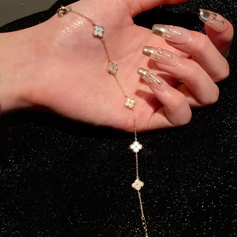 2025 New Light - luxury Four - petal Flower Bracelet: A Stylish and Sophisticated Accessory with Exquisite Design