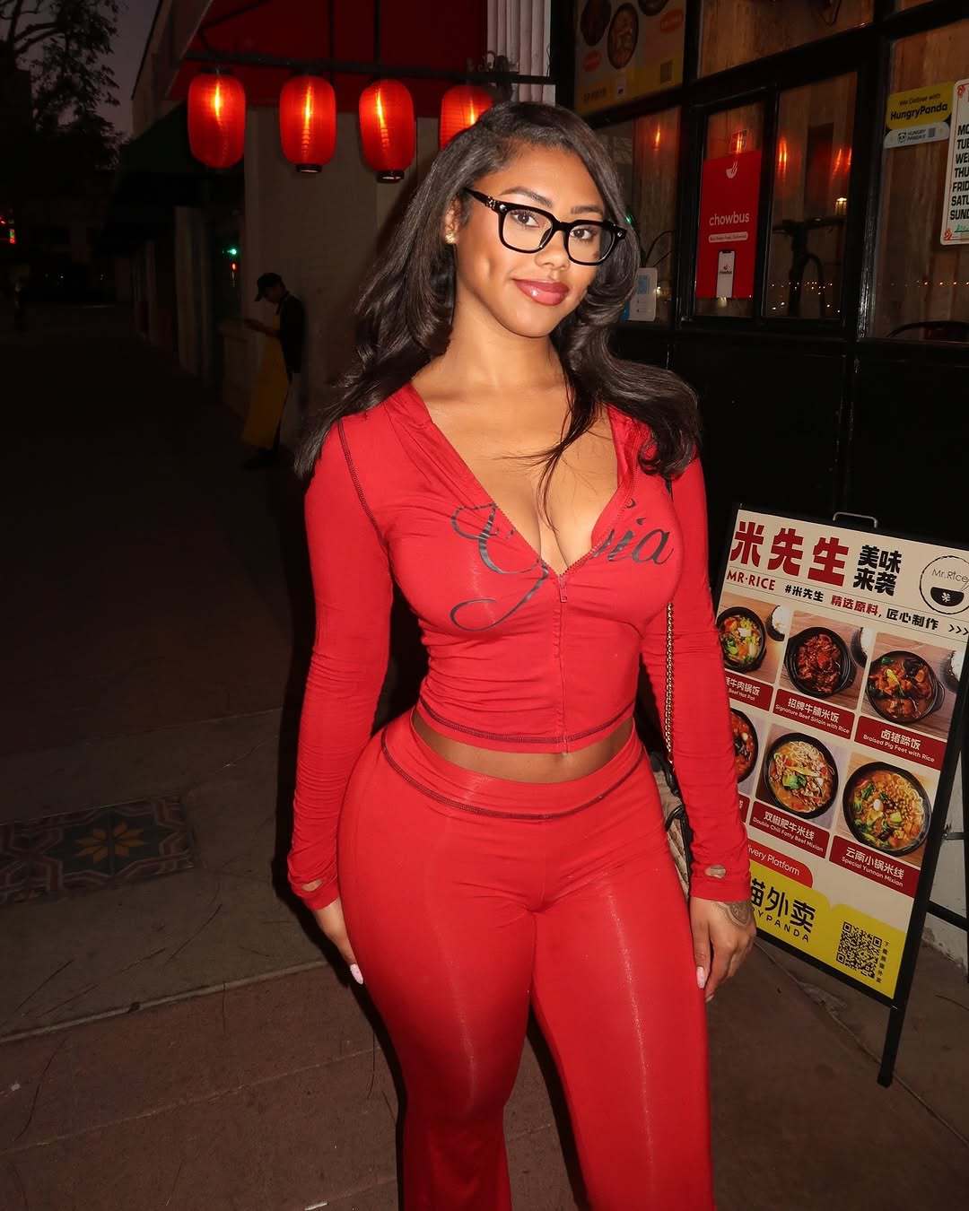 Elegance Women's Tracksuits Iamgia 2025 Style Straight Shoulder Letter Printing Bright Line Design Slim Fit Hooded Zipper Short Jacket Winter Sho