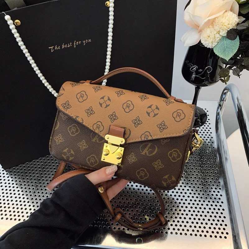 Chic Women Messenger Bag With Leather Accents Shoulder Bag Crossbody By Famous Designer For Elegant LadiesW251119