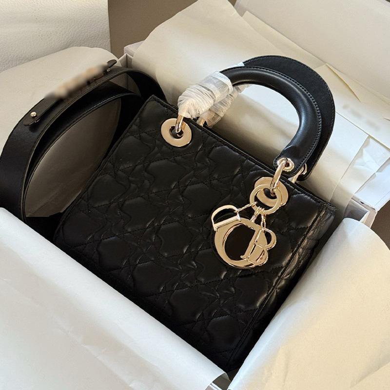 Designer lamb handbag luxury handbag retro metal hardware spacious handheld design high-quality daily bag