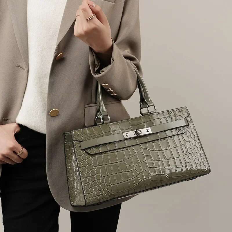 Crocodile Pattern Cowhide Versatile Women's 2023 Winter New Handheld One Shoulder Crossbody Large Capacity Bag