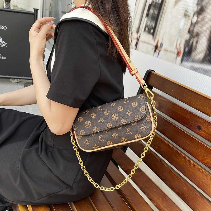 New Womens Luxury Printed Chain Bag High-End Fashion Design Light Luxury Exquisite Underarm Bag for Commute OutingsW251119