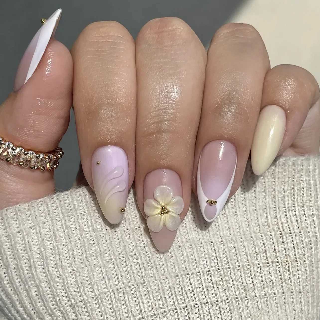 24PCS Retro Red French False Nail with Glue Simple Flowers with Diamonds Fake Nails for Spice Girls Artificial Wearable ManicureT251118T251119