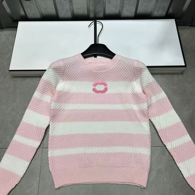 Europe station new fragrance autumn and winter contrast stripes fashion age-reducing round neck sweater jacket pullover sweater women's dress