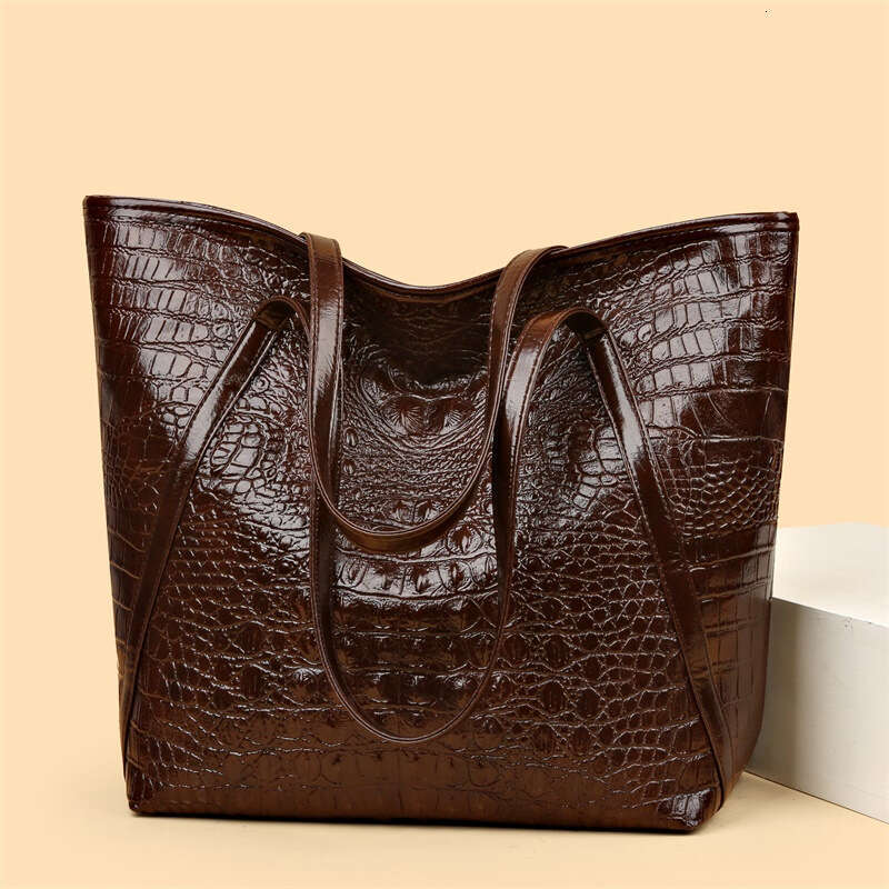 New women's with large capacity crocodile pattern tote bag, high-end and casual versatile commuting shoulder bag