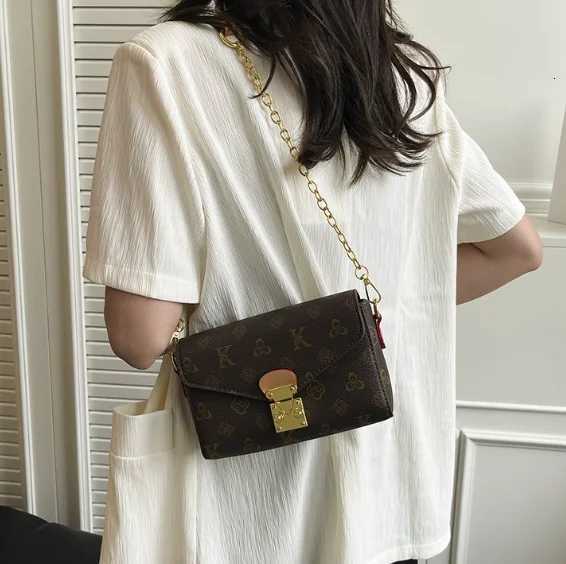 Designer Inspired Envelope Bag for Women 2025 Trendy Crossbody Purse Multi-Functional Phone Holder Chic Shoulder Bag CasualW251119