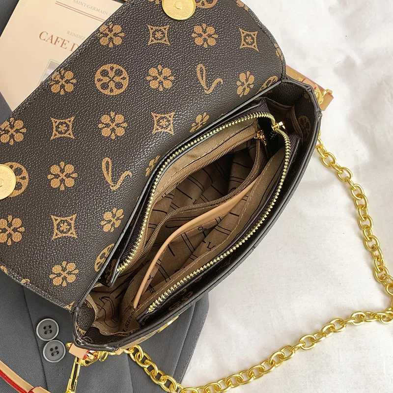 New Womens Luxury Printed Chain Bag High-End Fashion Design Light Luxury Exquisite Underarm Bag for Commute OutingsW251119