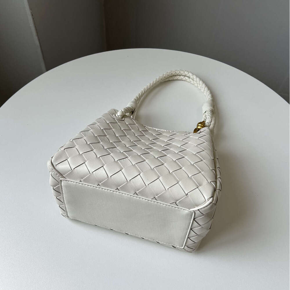 Handmade Beach Bag Summer New Parachute Sheepskin Weaving Handheld Vegetable Basket Metal Rope Buckle Single Cross Shoulder Women S Bag KQ