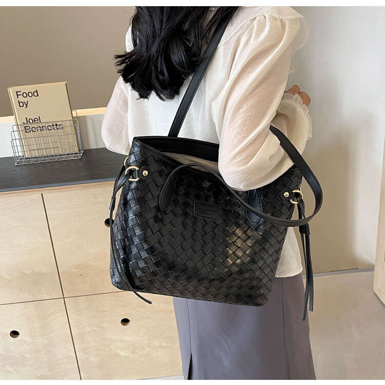 Women's handbag tote flattened woven soft cotton high-end feeling niche trend shoulder large capacity travel women's bag