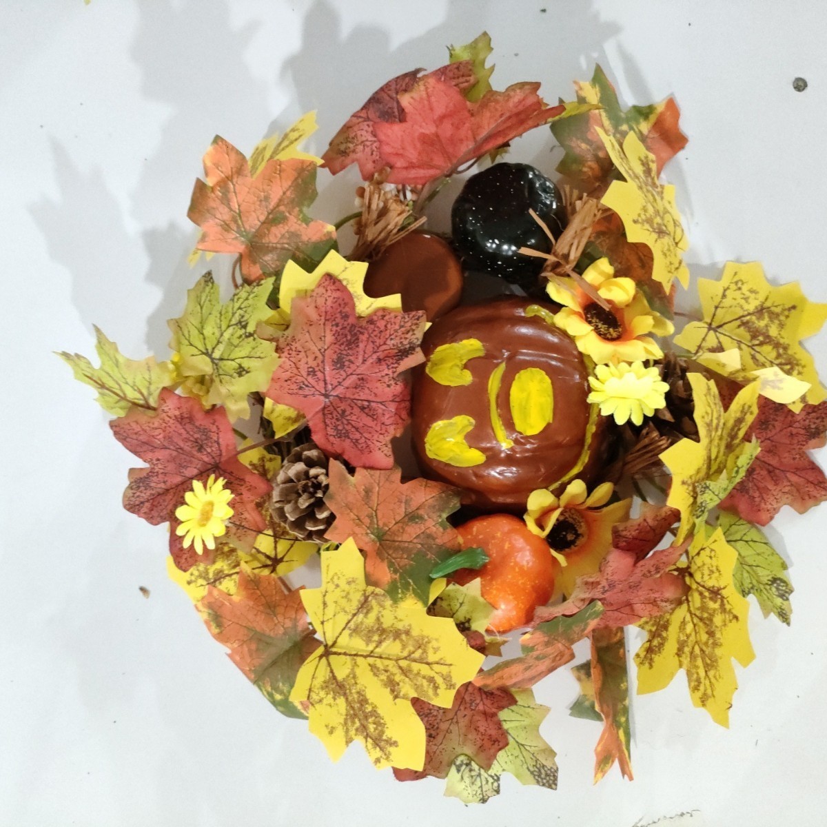 24 Inch Lighted Christmas Wreath with Timer PreLit Xmas Wreath with Flower Bowknot Pine Cones Balls Battery Operated Wreath 251015