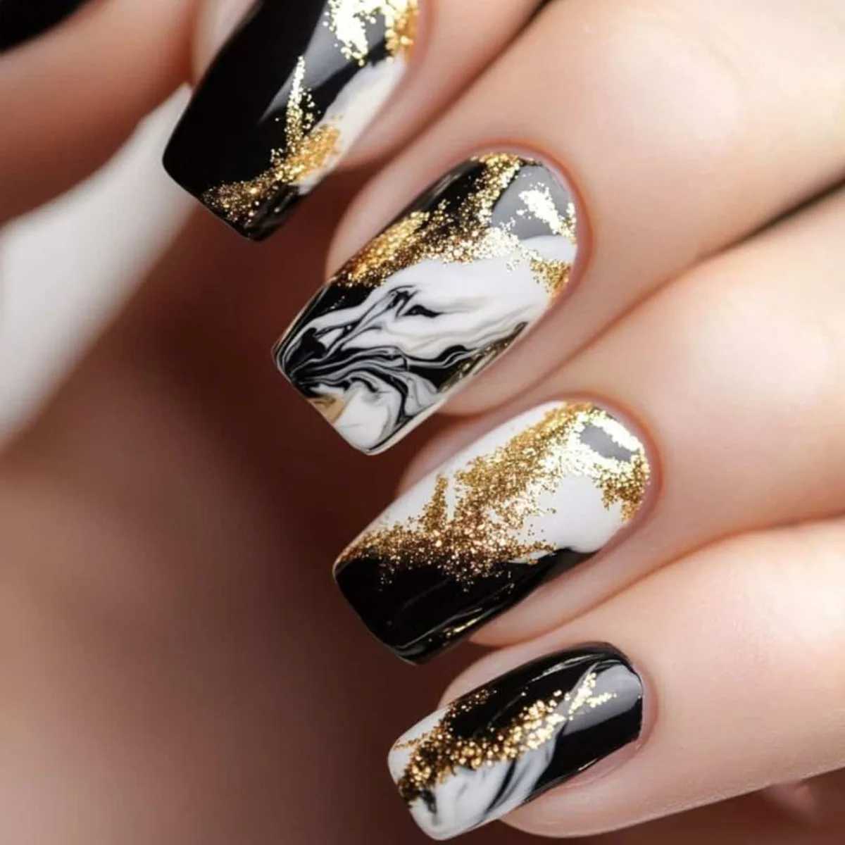 24PCS Simple White French Press on False Nails Glitter Golden Sequin Short Coffin Fake Nails for Women Detachable Nail ManicureT251118T251119