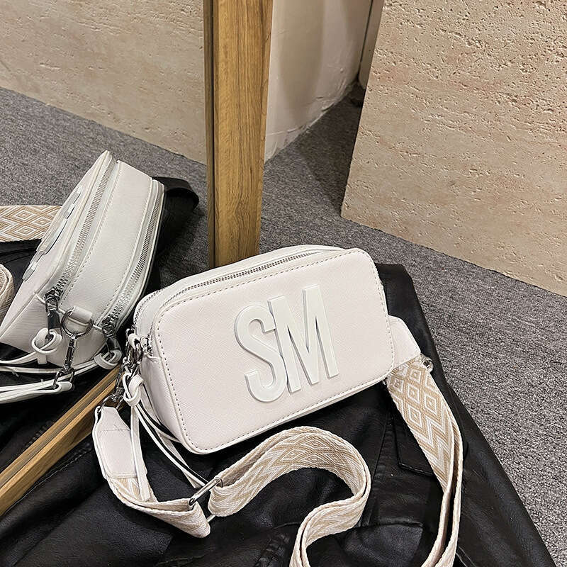 2025 New Fashionable Trendy Women's Bag, Casual and Versatile, Square with Small Letters, Wide Strap, Popular Single Shoulder Bag