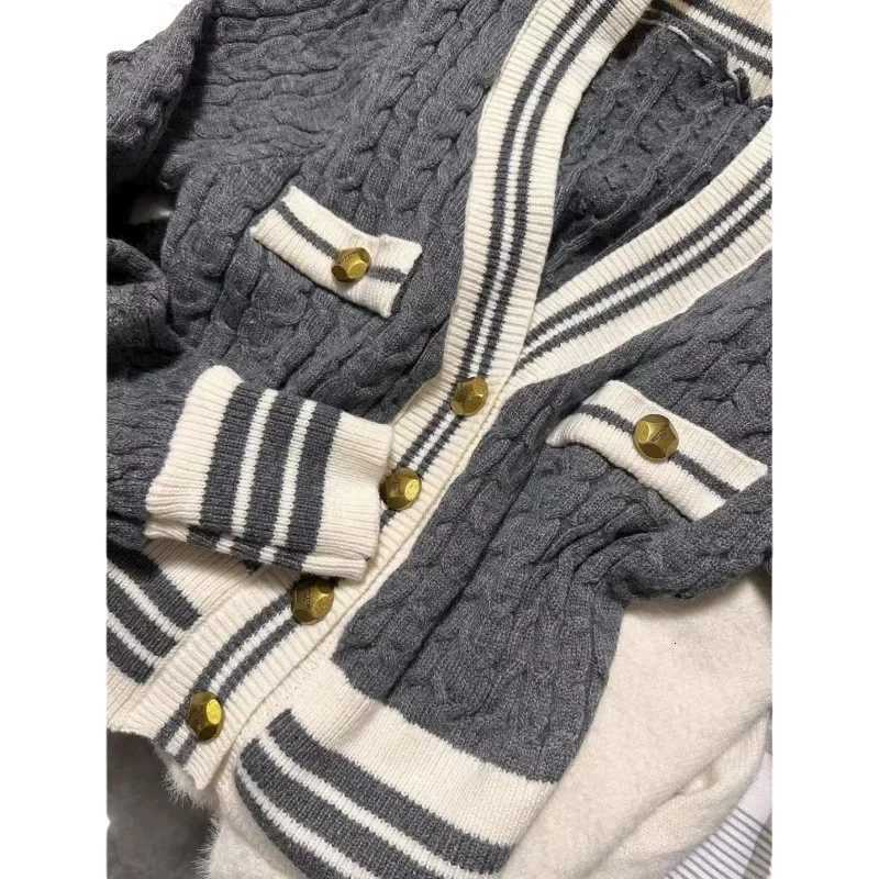 Slim Fit V-Neck Knitted Sweater Womens Fashion Twist Metal Button Cardigan Autumn New Arrival Color Block Knitwear Top H251119
