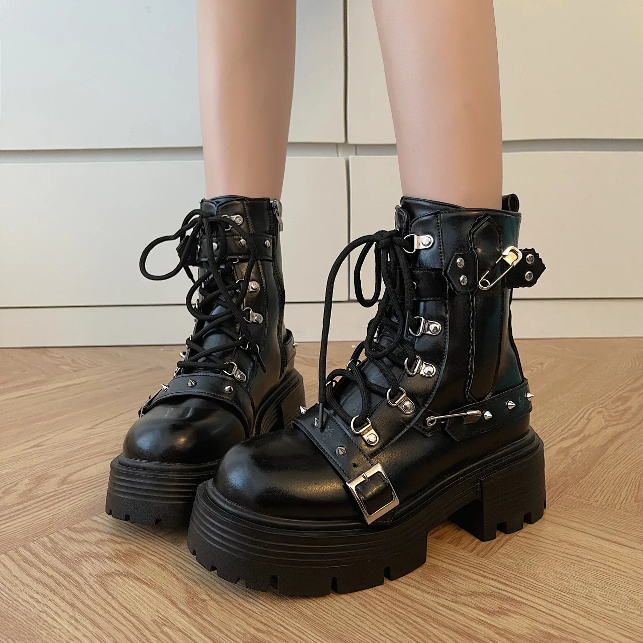Womens Rivet Chain Short Boots Gothic Shoes Street Fashion Lady Rock Boots Metal Decor Punk Style Women Shoes 250418