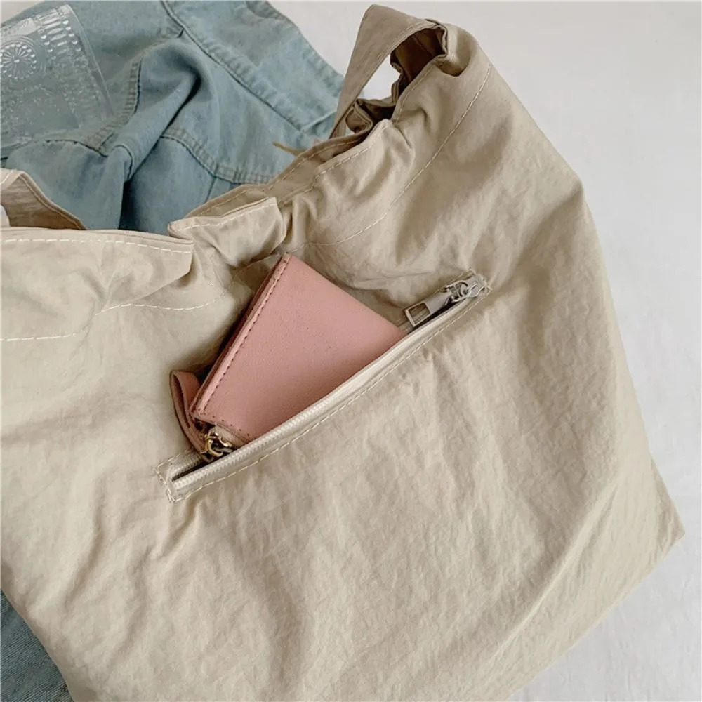 Fashion Drawstring Shoulder Travel and Leisure Nylon Handbag Large Capacity Waterproof Horizontal Bucket Bag for Women 250418