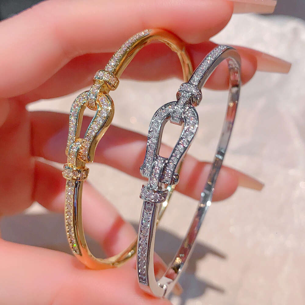 Bracelet Designer Luxury jewelry bangle for women Copper plated with 18K gold Dia Studded Open Bracelets High End Fashion Personality Design Holiday g