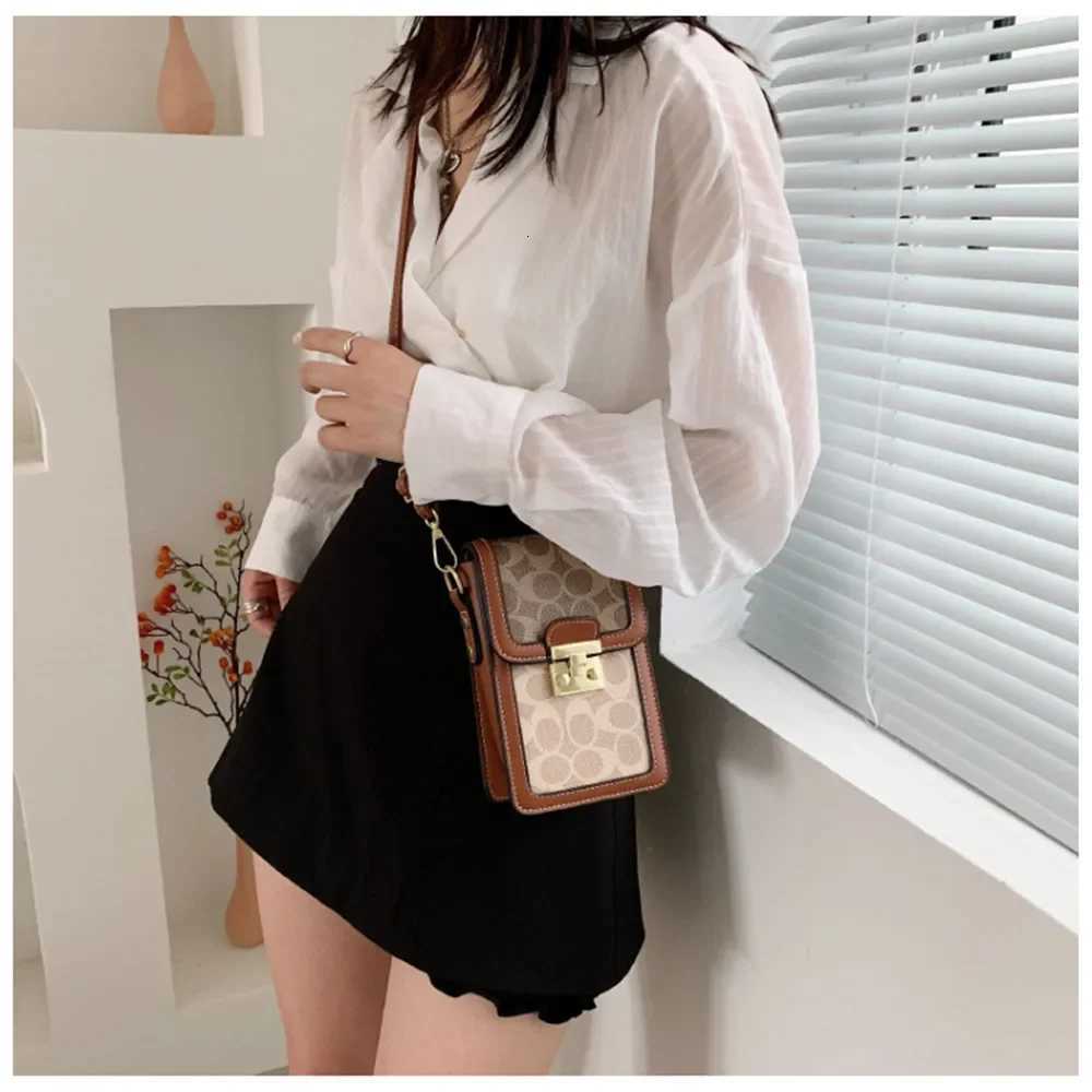Womens Luxury Shoulder Bag 2025 New Fashionable Color Contrasting Mobile Phone Bag Ins Versatile and Stylish Crossbody BagW251119