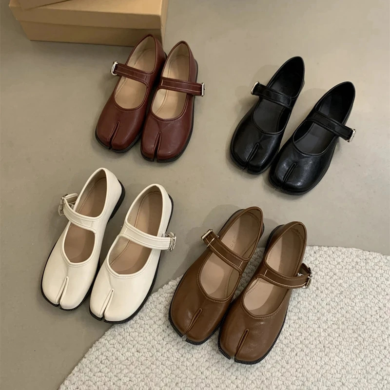Womens Split Toe Flat Shoes Retro Mary Jane Loafers Soft Leather Casual Footwear Elegant Autumn Fashion Retro Ankle Strap Tabi 250418