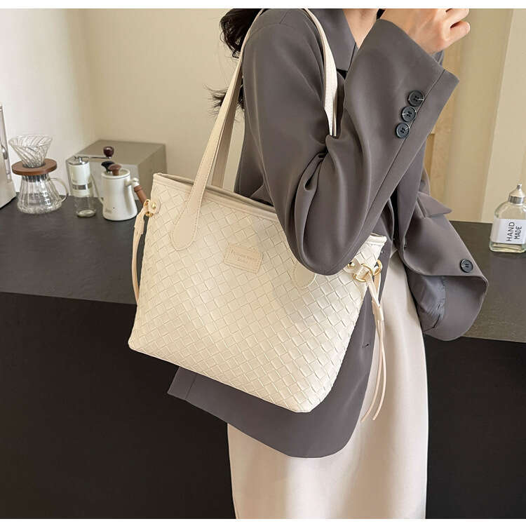 Women's handbag tote flattened woven soft cotton high-end feeling niche trend shoulder large capacity travel women's bag