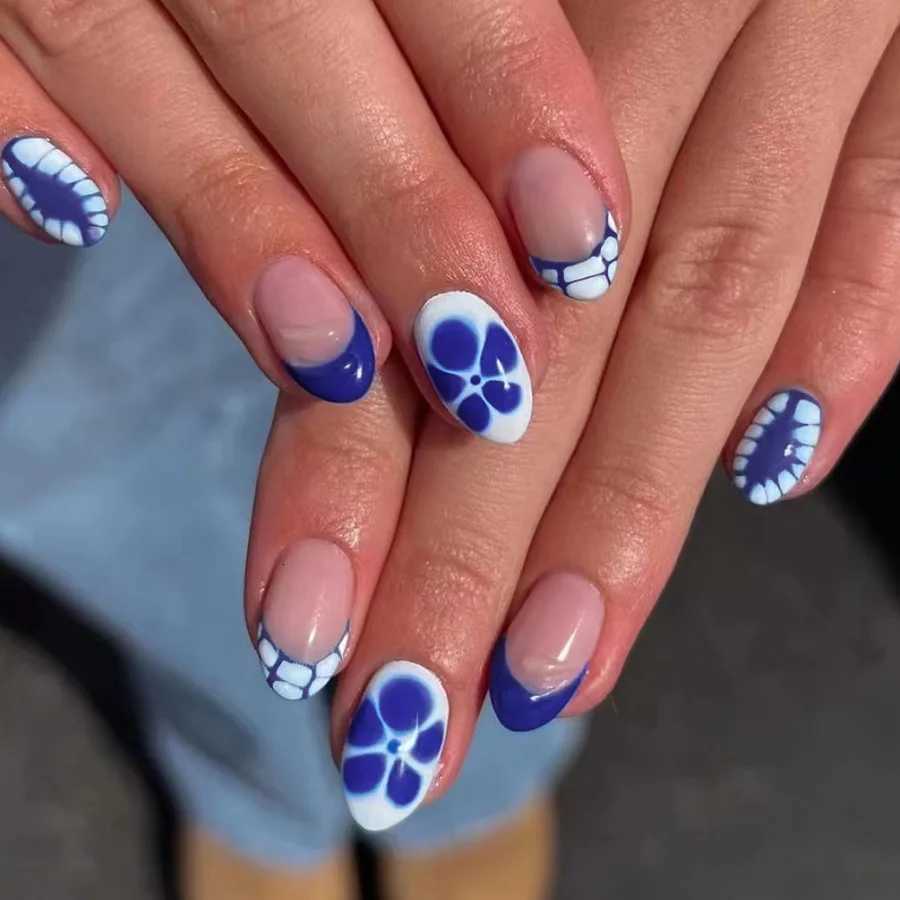 24Pcs Short Round Fake Nails Press on Blue French Flower Design Full Cover Nail Tip White Irregular Pattern Wearable False NailsT251118T251119