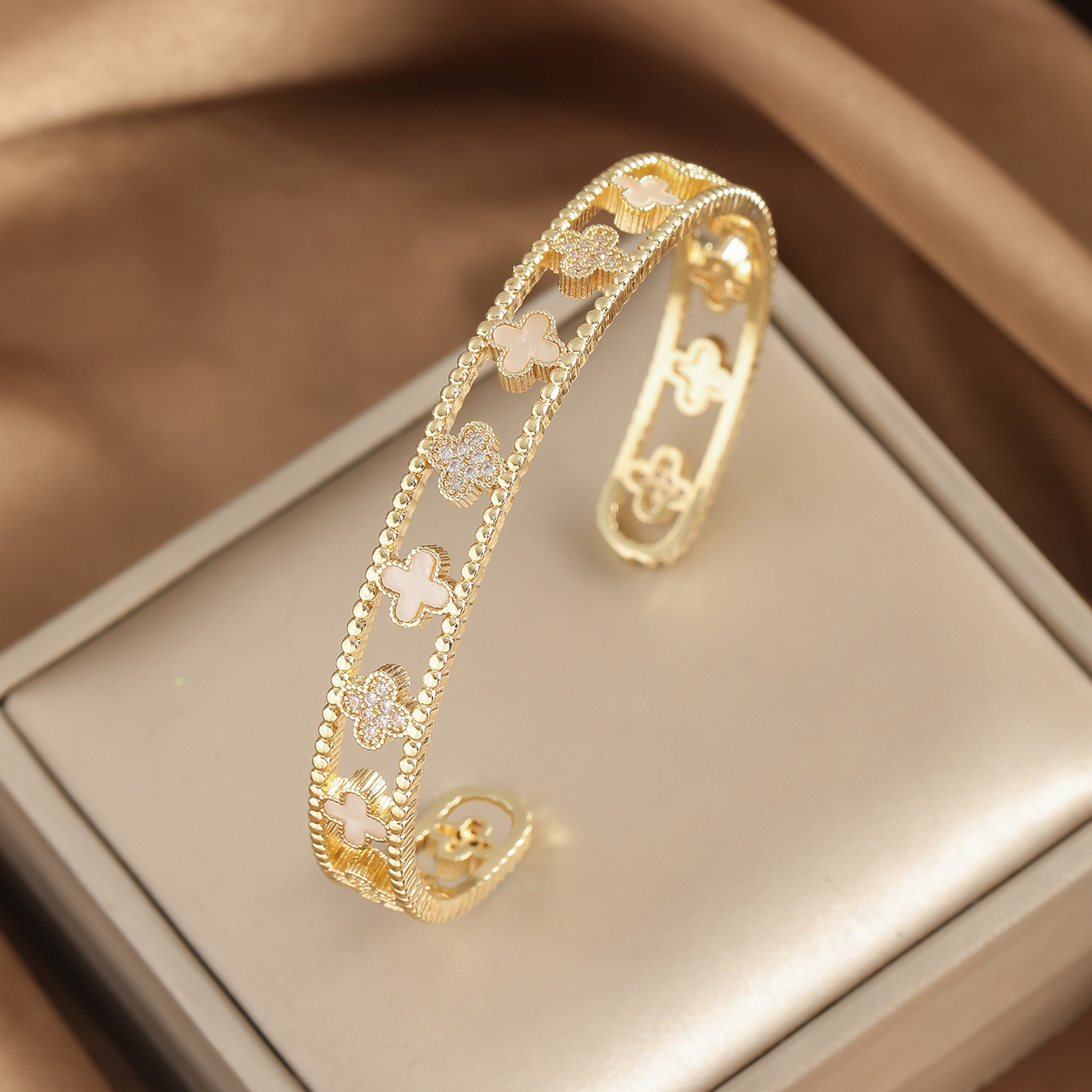 Jewellery Bracelet Rose Gold Plated Delicate Crystal Open Heart Eternal Knot Adjustable for Romantic Anniversary Birthday Party Gift High Quality Text