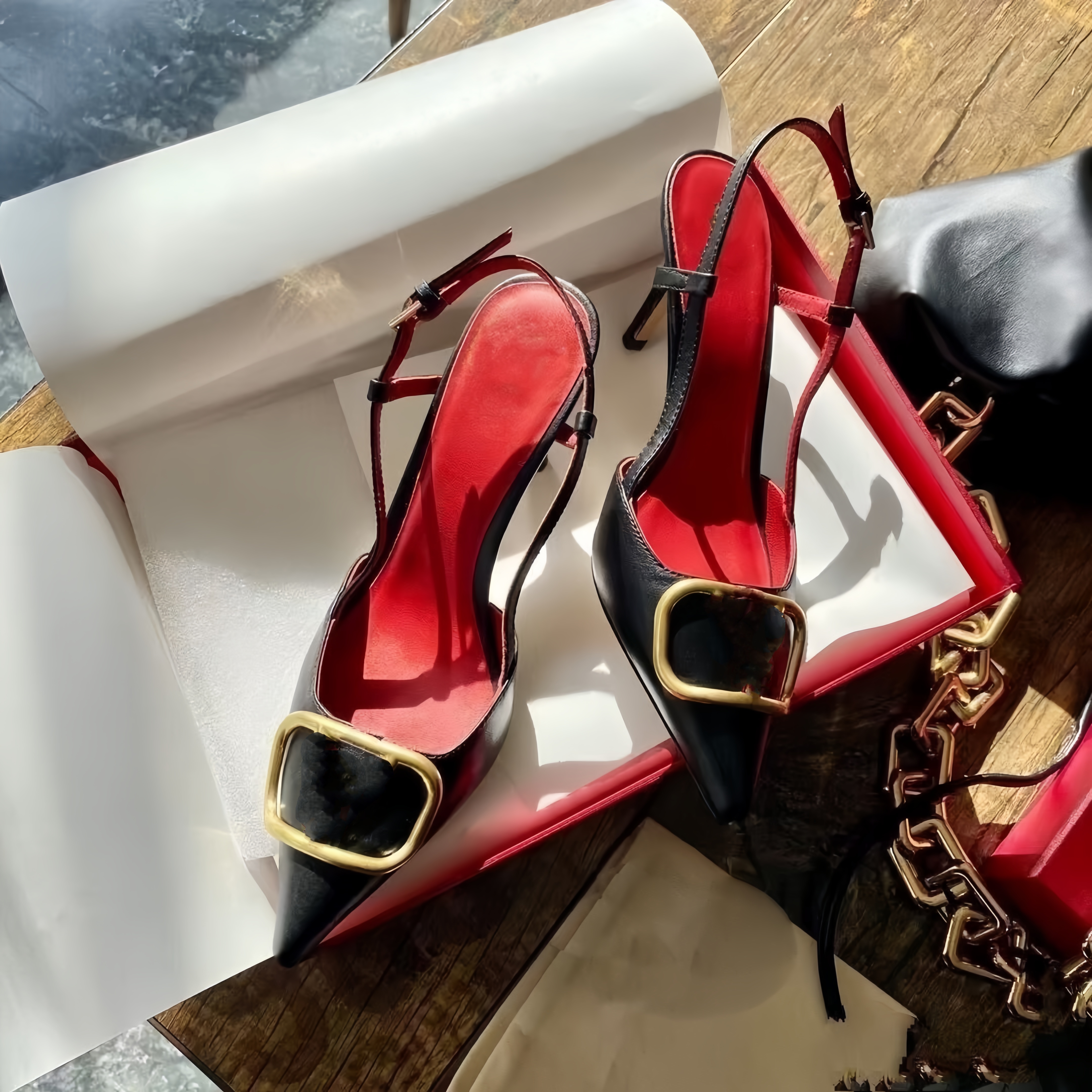 Designer V Gold Metal Buckle High Heels Sandals Classics Pointed Toe Thin Heel Slingback Heels Summer Genuine Leather Woman Wedding Shoes 4cm 6cm 8cm 10cm Dress Shoes