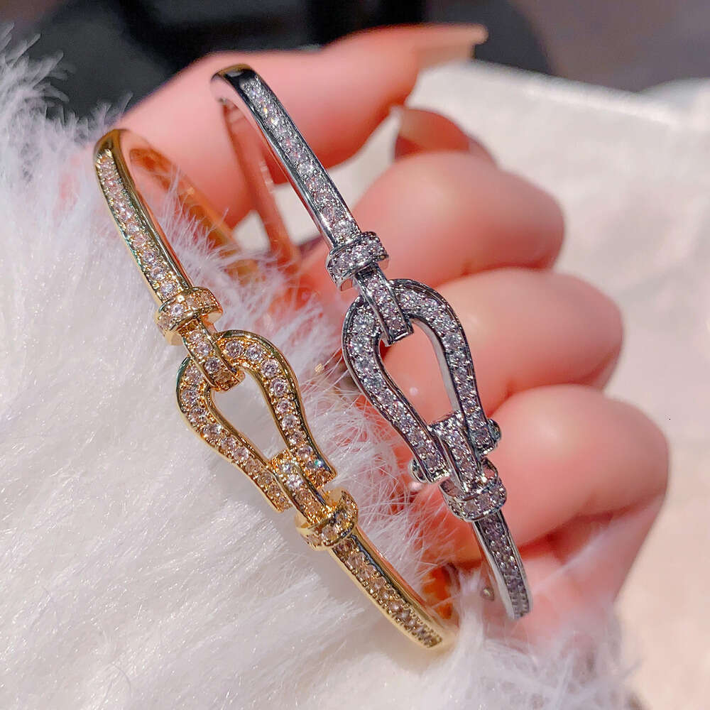 Bracelet Designer Luxury jewelry bangle for women Copper plated with 18K gold Dia Studded Open Bracelets High End Fashion Personality Design Holiday g