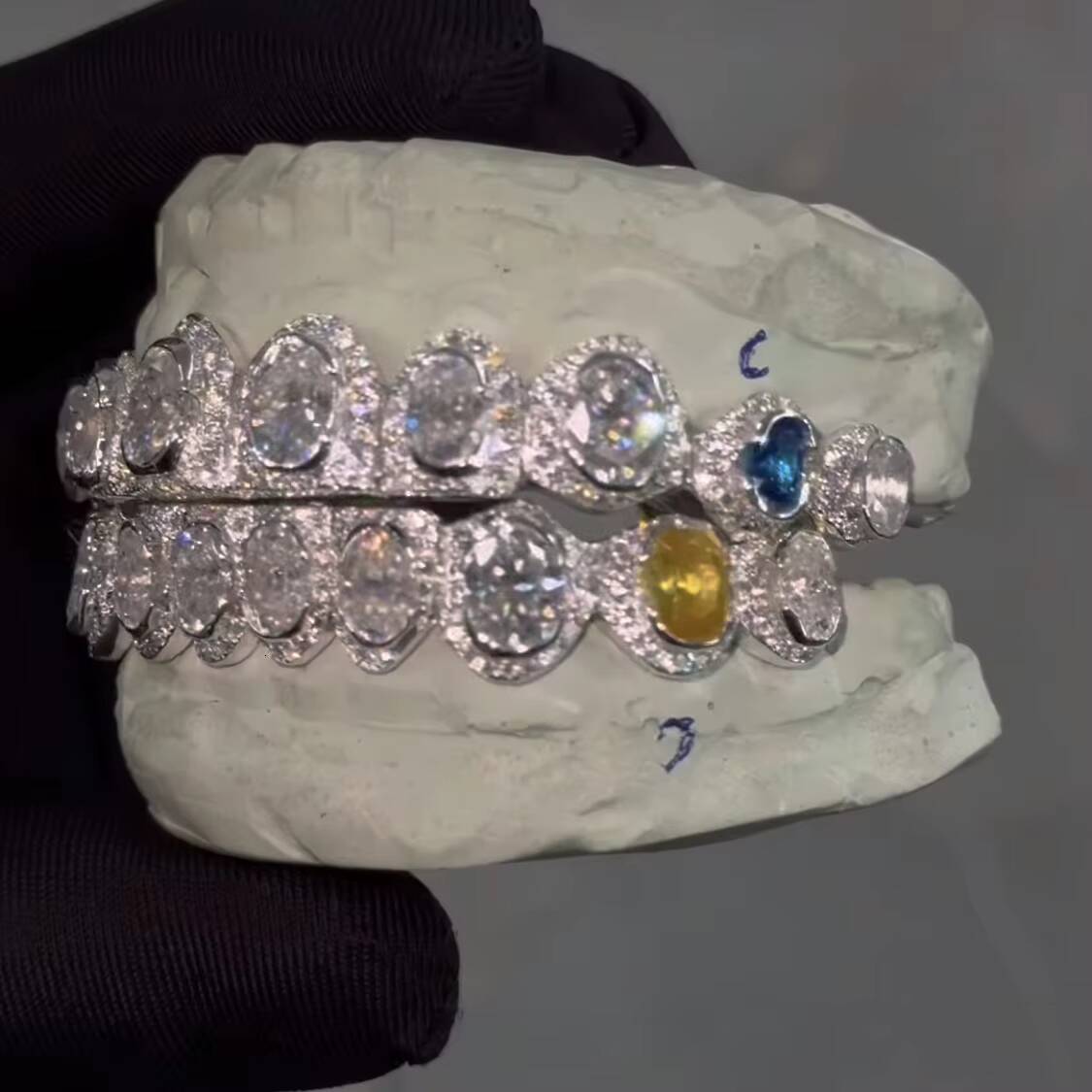 Custom Flawless Grillz 8 on 8 Deep Perm Cut Vvs Moissanite Hip Hop Grillz Iced Out S925 18k White Gold Moissanite Teeth Grillz