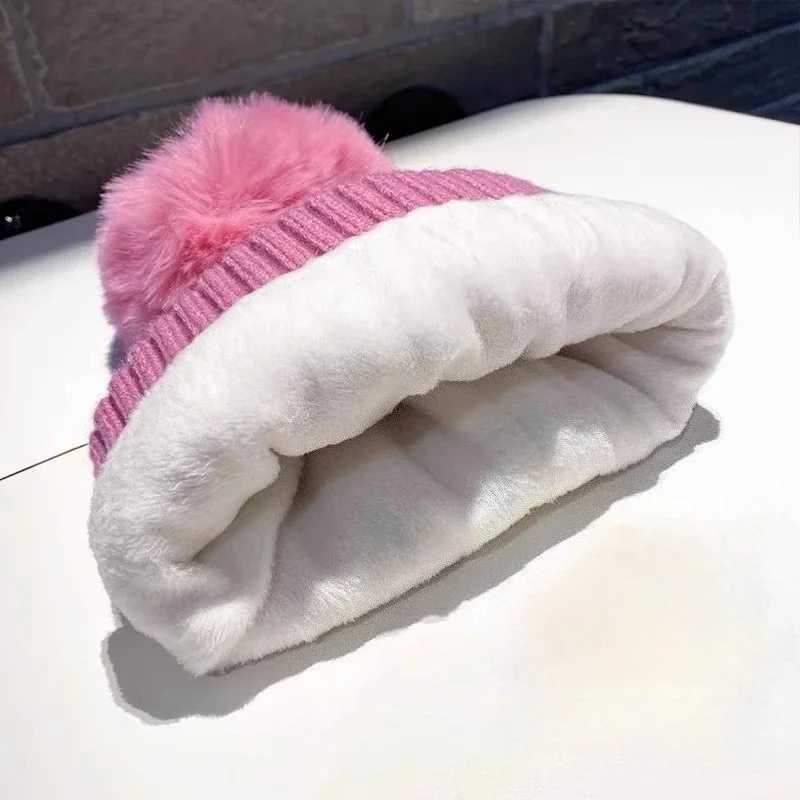 Winter Velvet Wool Hat Thickened Warm Knitted Hat Womens Big Head Enclosure Ear Hair Ball Hat White Ball Hat G251119