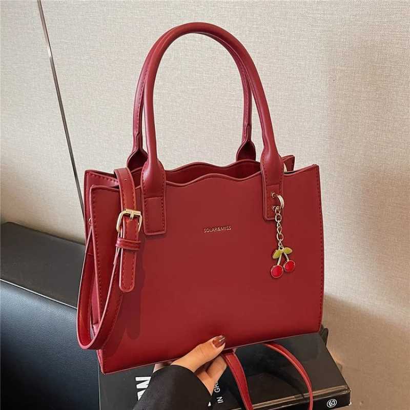 Luxury Designer Inspired Crossbody Bag With Monogram Pattern And Leather Trim For Iconic Fashion Statement And StyleW251119