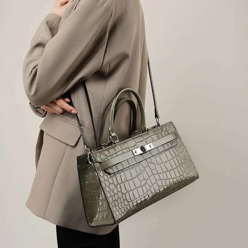 Crocodile Pattern Cowhide Versatile Women's 2023 Winter New Handheld One Shoulder Crossbody Large Capacity Bag