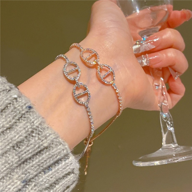 Gold - Tone Linked Oval Bracelet With Rhinestone Accents Trendy Daily Jewelry Party Wear Gift For Her High Quality And Eye - catching Jewelry