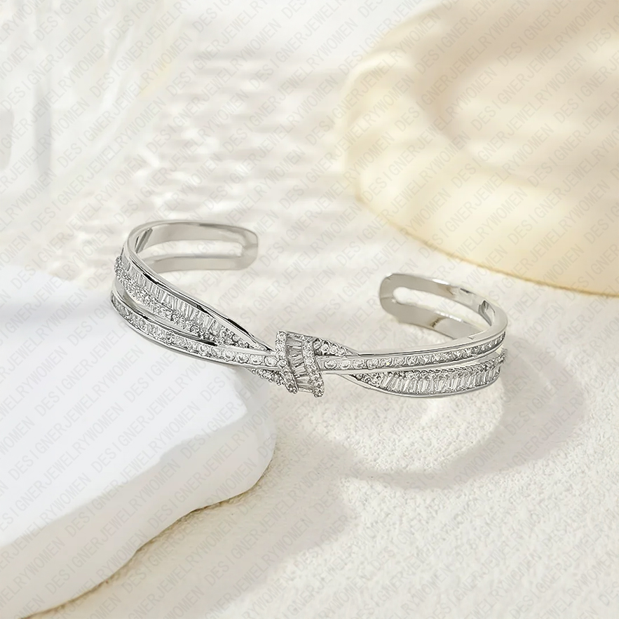 Designer Bracelet Bracelet for Women Butterfly Bow Bangle Square Diamond Open Bangles Luxury Jewlery Designer for Women Elegant Timeless Sparkling Gif