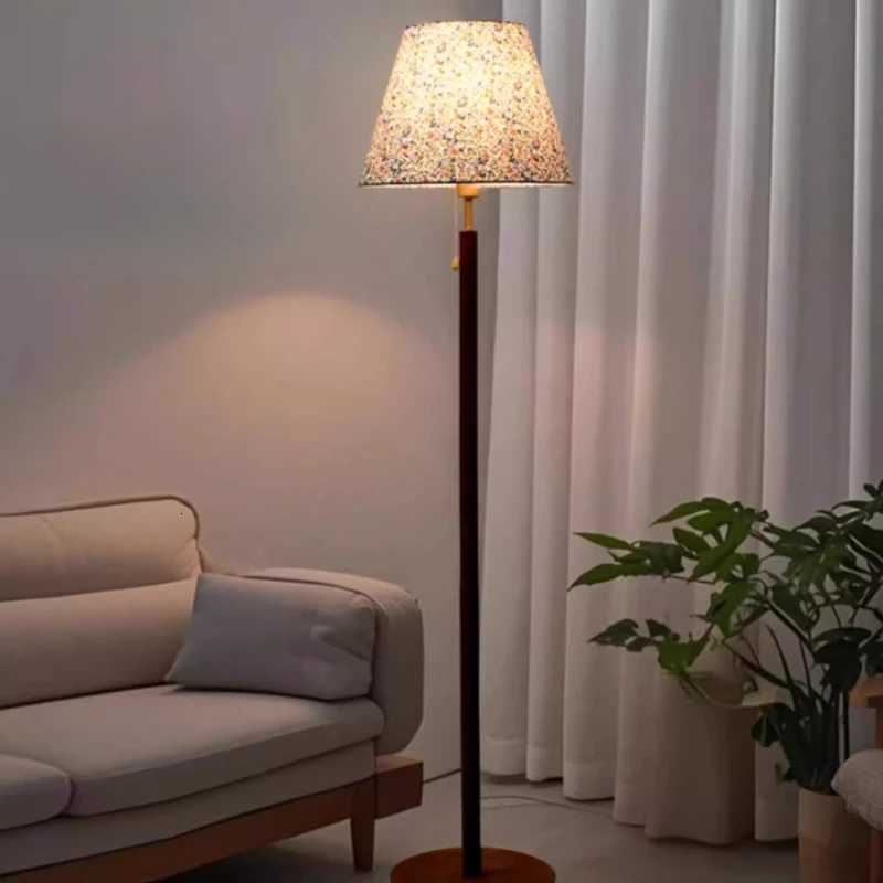 Retro Wooden Base Floor Lamps Floral Fabric Lampshade Foot Switch Living Room Study Bedroom Restaurant Atmosphere Standing Light M251119
