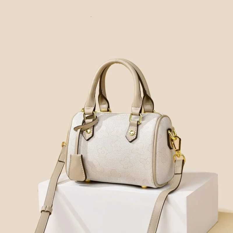 Fashionable Womens … - image