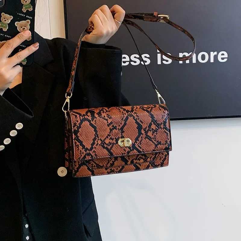 Retro Snake Skin Pattern Lock Buckle Single Shoulder Bag Casual Versatile Handbag Womens Fashion Crossbody Bag Hot Sale Of TheW251119