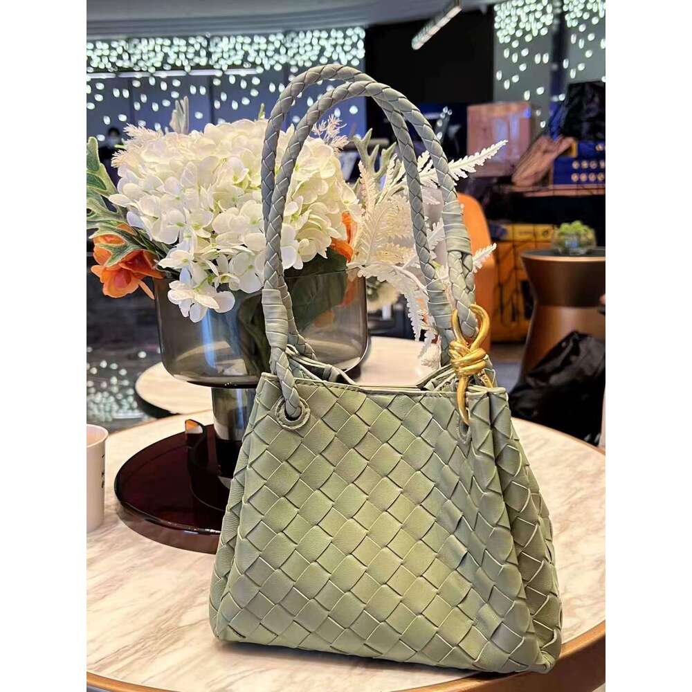 Handmade Beach Bag Summer New Parachute Sheepskin Weaving Handheld Vegetable Basket Metal Rope Buckle Single Cross Shoulder Women S Bag KQ