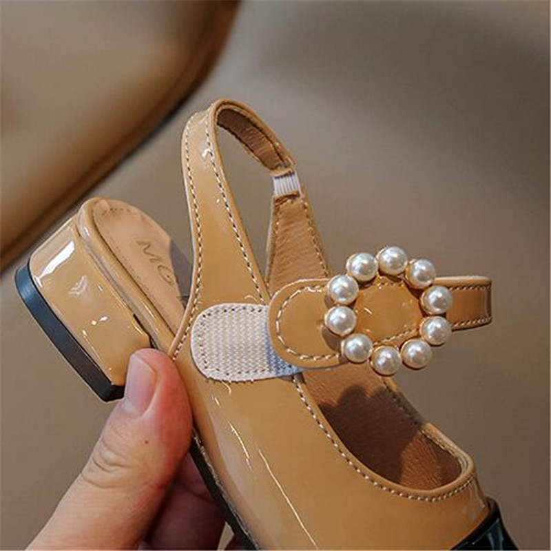 Fashion Girls Sandals Slides Spring Summer Baotou Children Flat Sandal Slipper Soft Sole Comfortable Kids Shoes Princess Dress Shoe