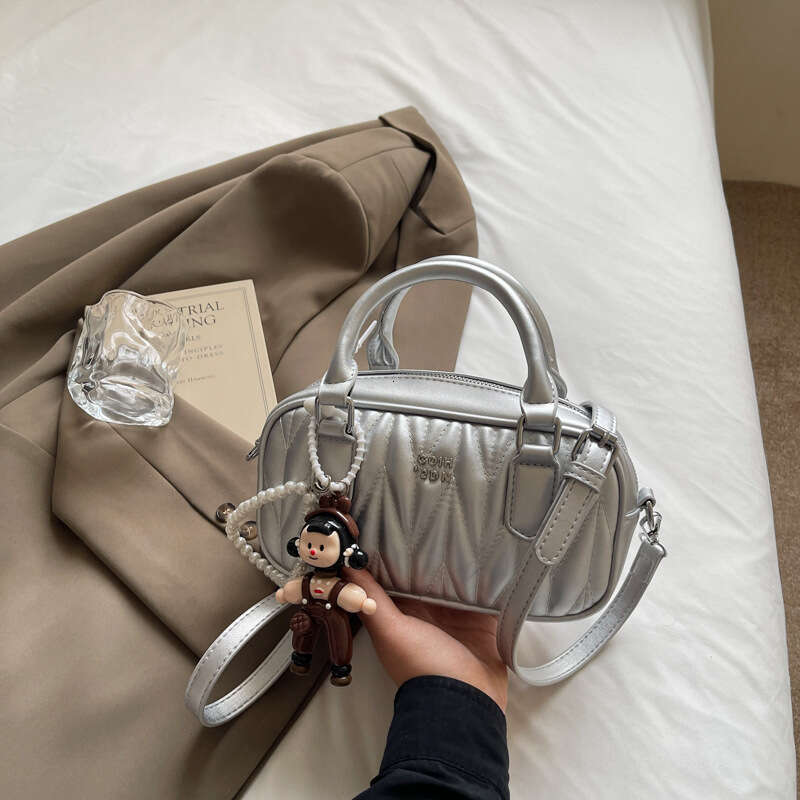 2025 new letter Korean version milk cute color series fashionable pleated diamond grid hand-held small square versatile shoulder bag