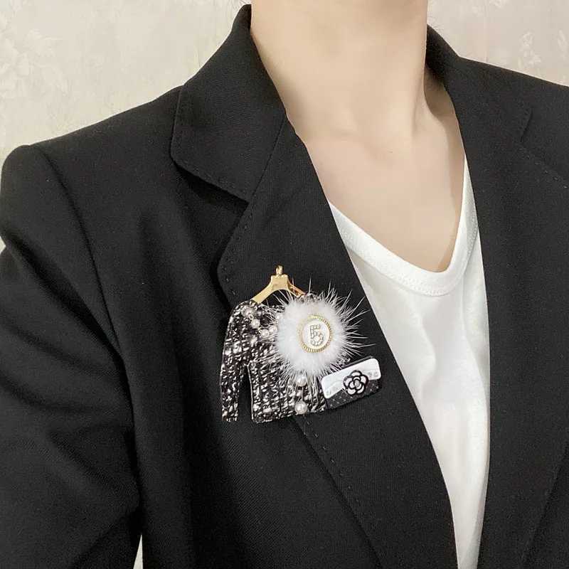 Fashion women black fur number 5 brooch clothes bag pearl corsage jacket pin accessories